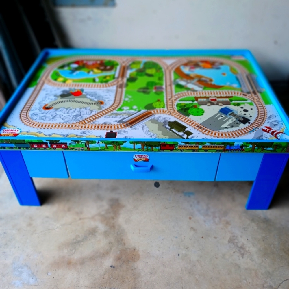 Thomas the Train Train Table